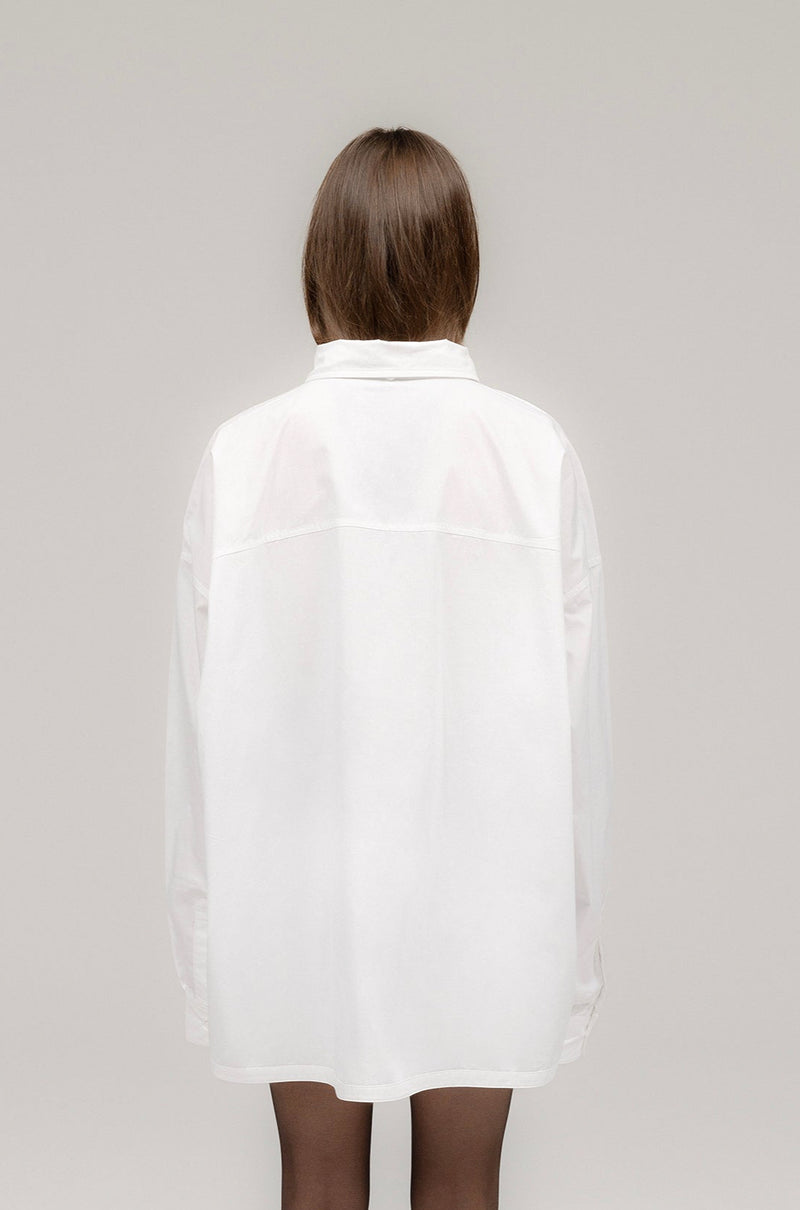 La chemise à capuche amovible